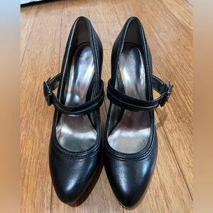 Calvin Klein leather platform heels- black- EUC
